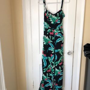 cute hollister floral jumpsuit
